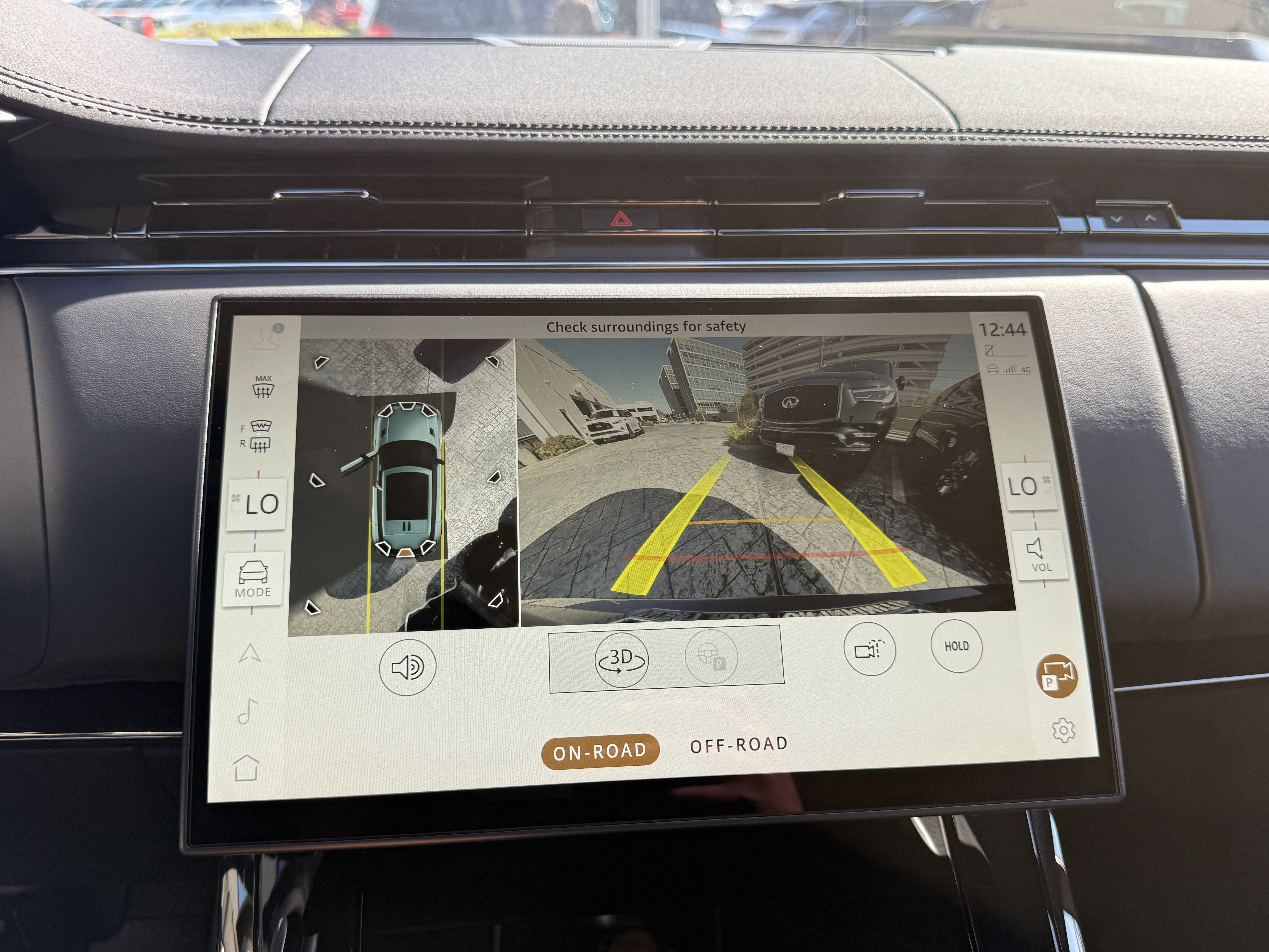 Used 2025 Land Rover Range Rover Sport SE image 25