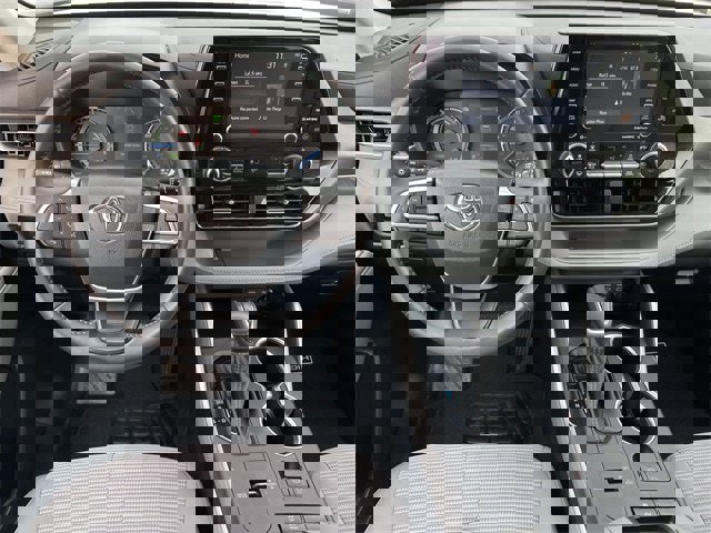 Used 2022 Toyota Highlander LE image 11