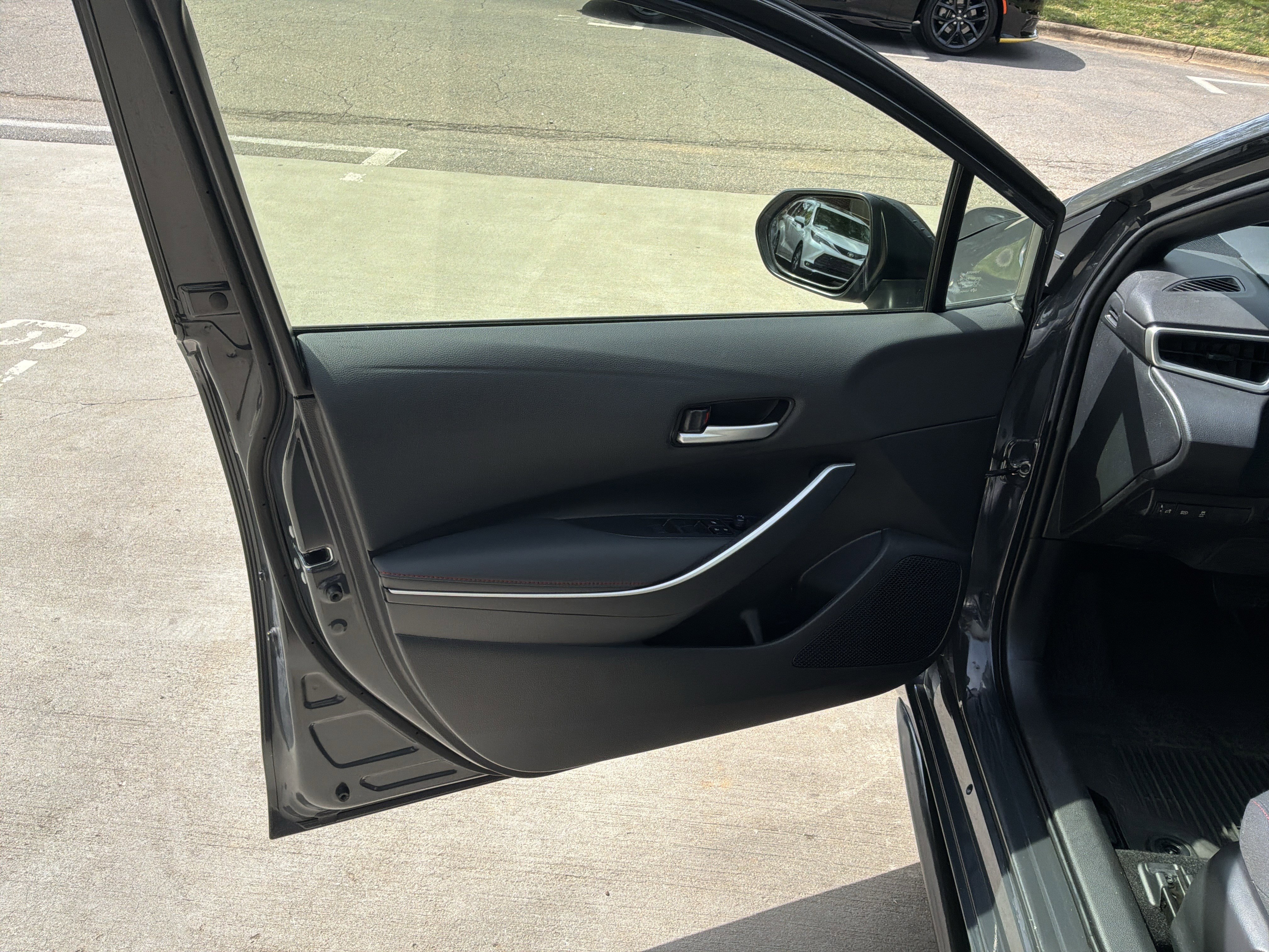 Used 2023 Toyota Corolla SE image 14