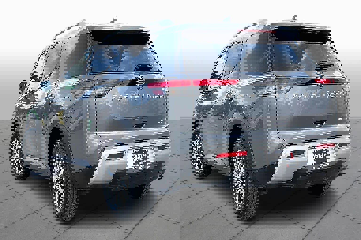 Used 2025 Nissan Pathfinder SL image 12