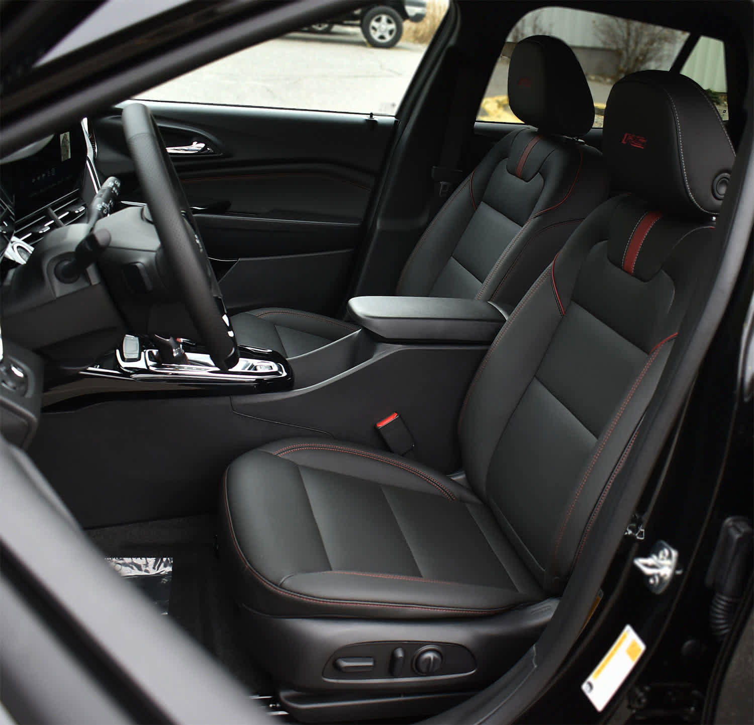 New 2026 Chevrolet Trax RS w/ Sunroof Package FWD image 9