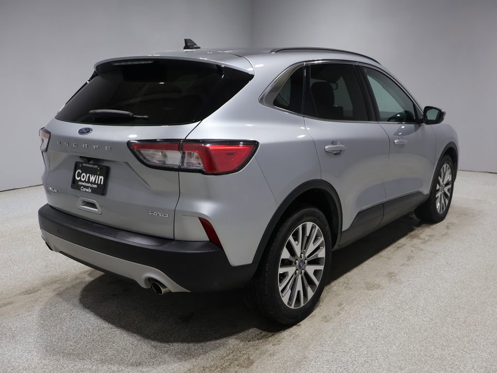 Used 2022 Ford Escape Titanium image 2
