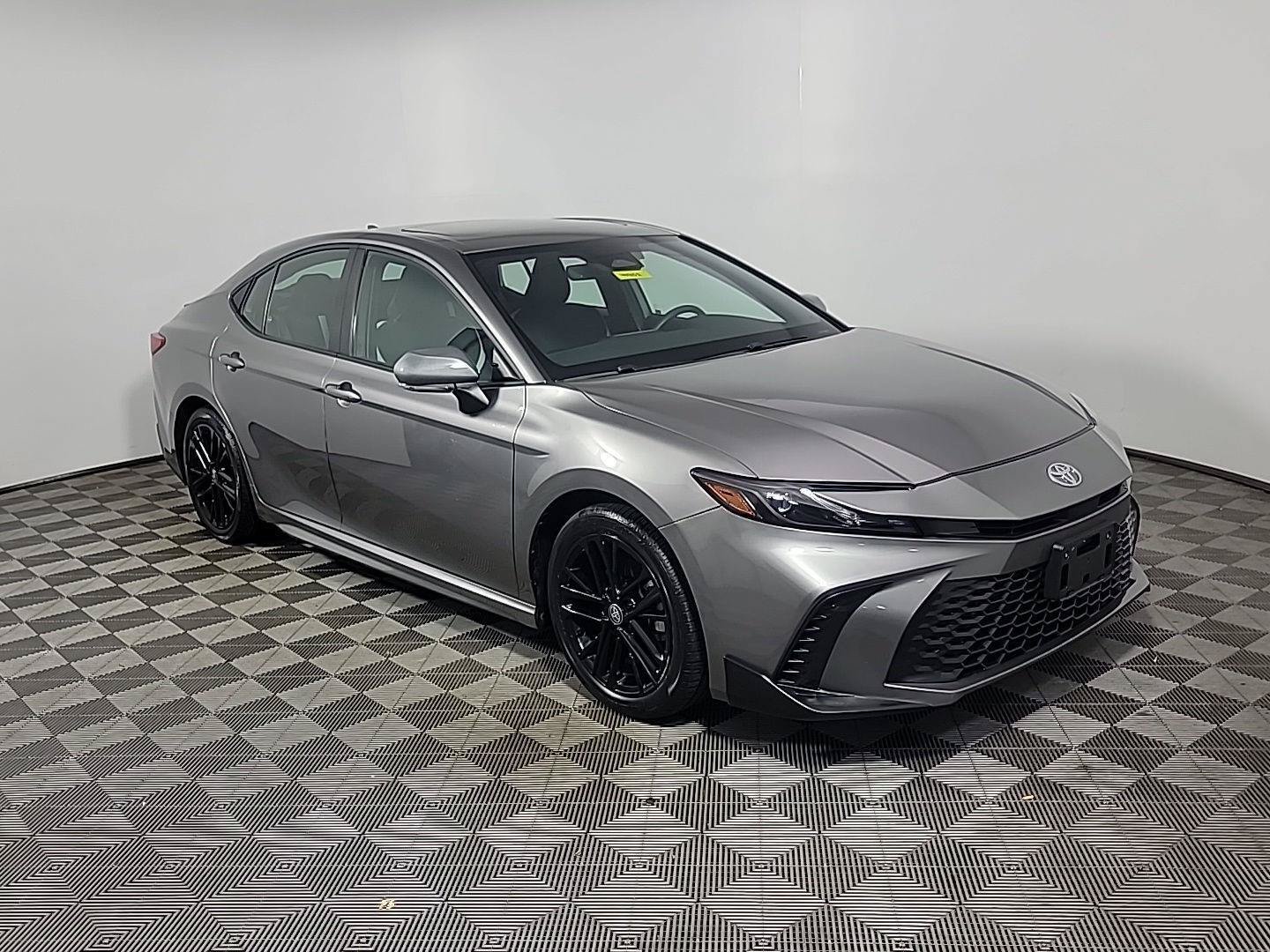 Used 2025 Toyota Camry SE w/ Convenience Package