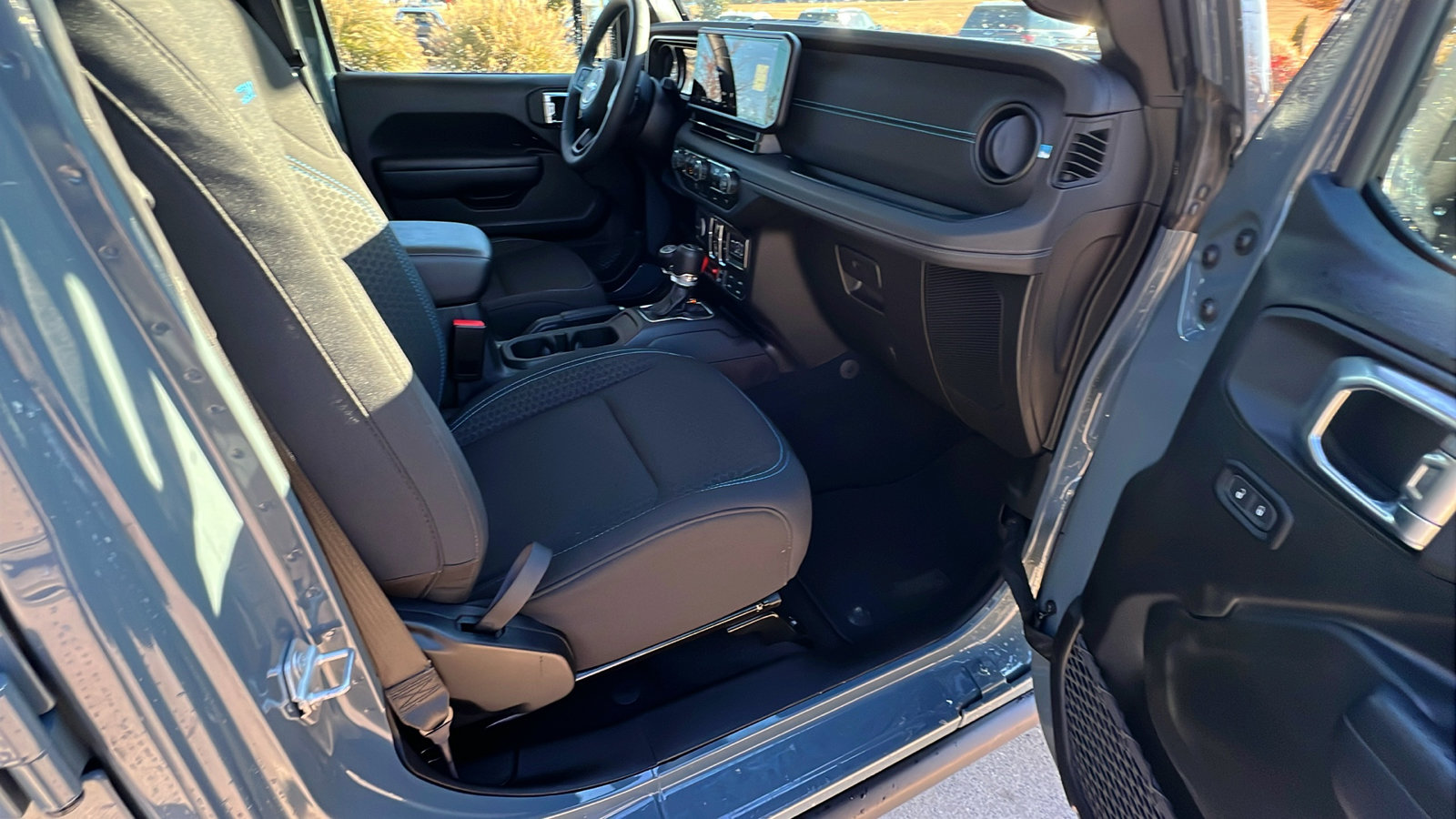 Used 2025 Jeep Wrangler Unlimited Rubicon 4xe w/ Convenience Group image 19