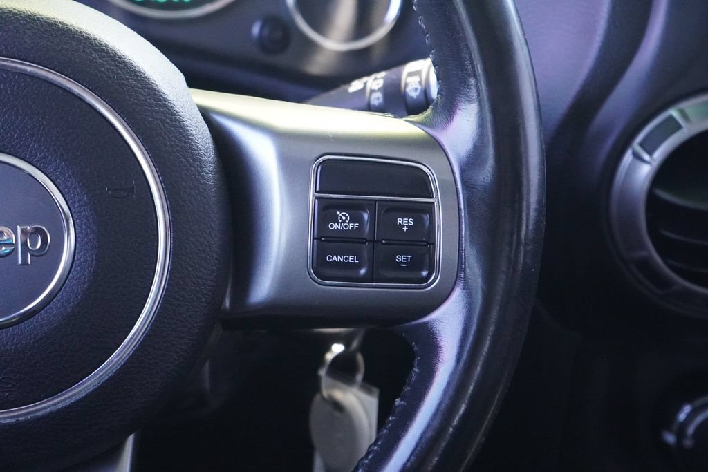 Used 2018 Jeep Wrangler Unlimited Sahara AWD/4WD image 16