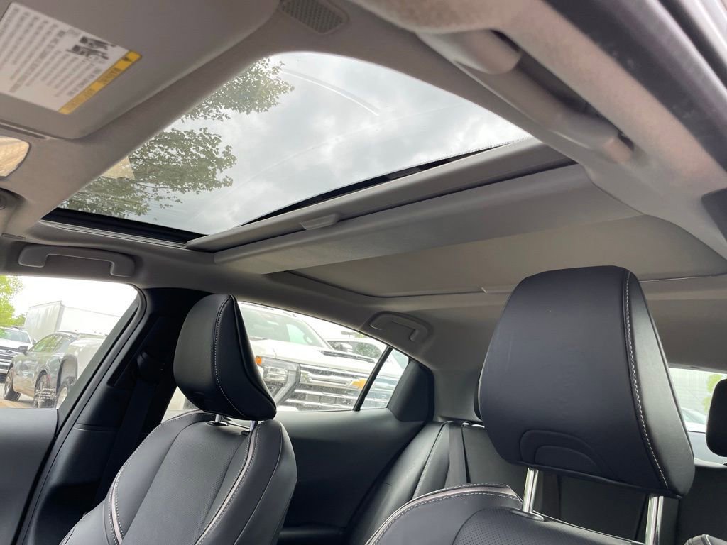 Used 2025 Toyota Prius Limited w/ Limited Premium Package FWD image 25