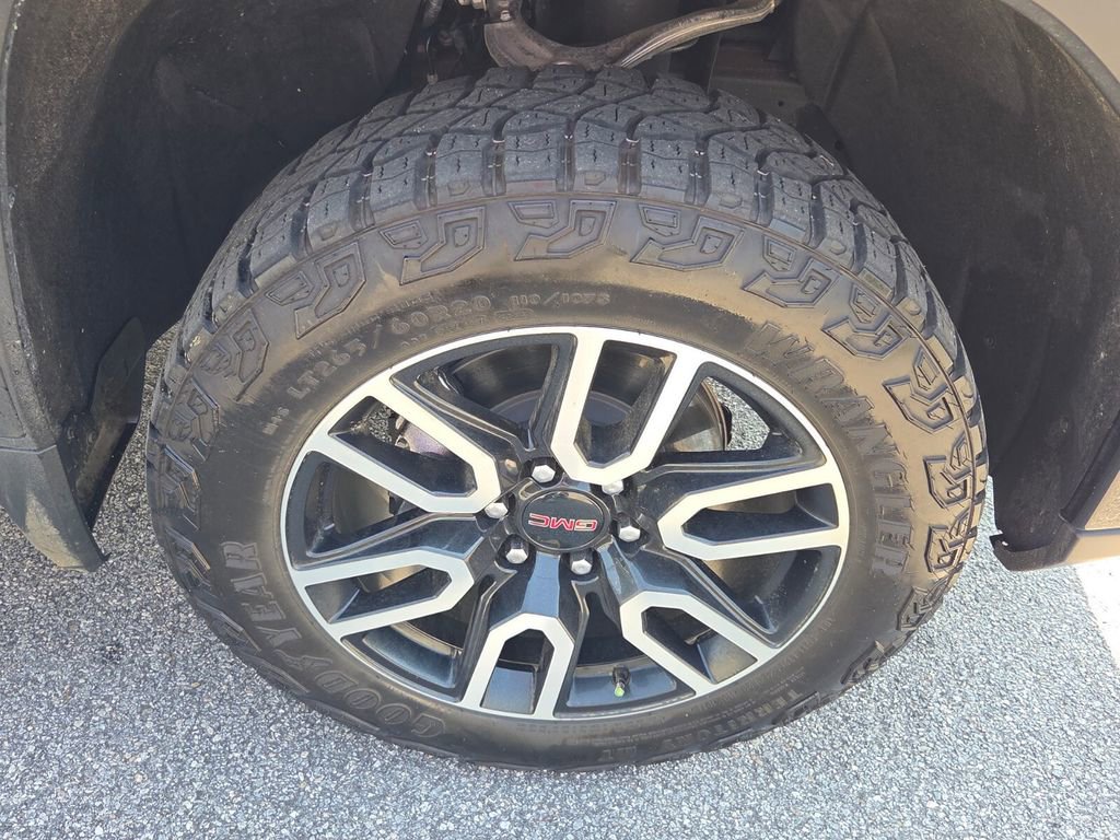Used 2024 GMC Sierra 1500 AT4 w/ Technology Package image 16