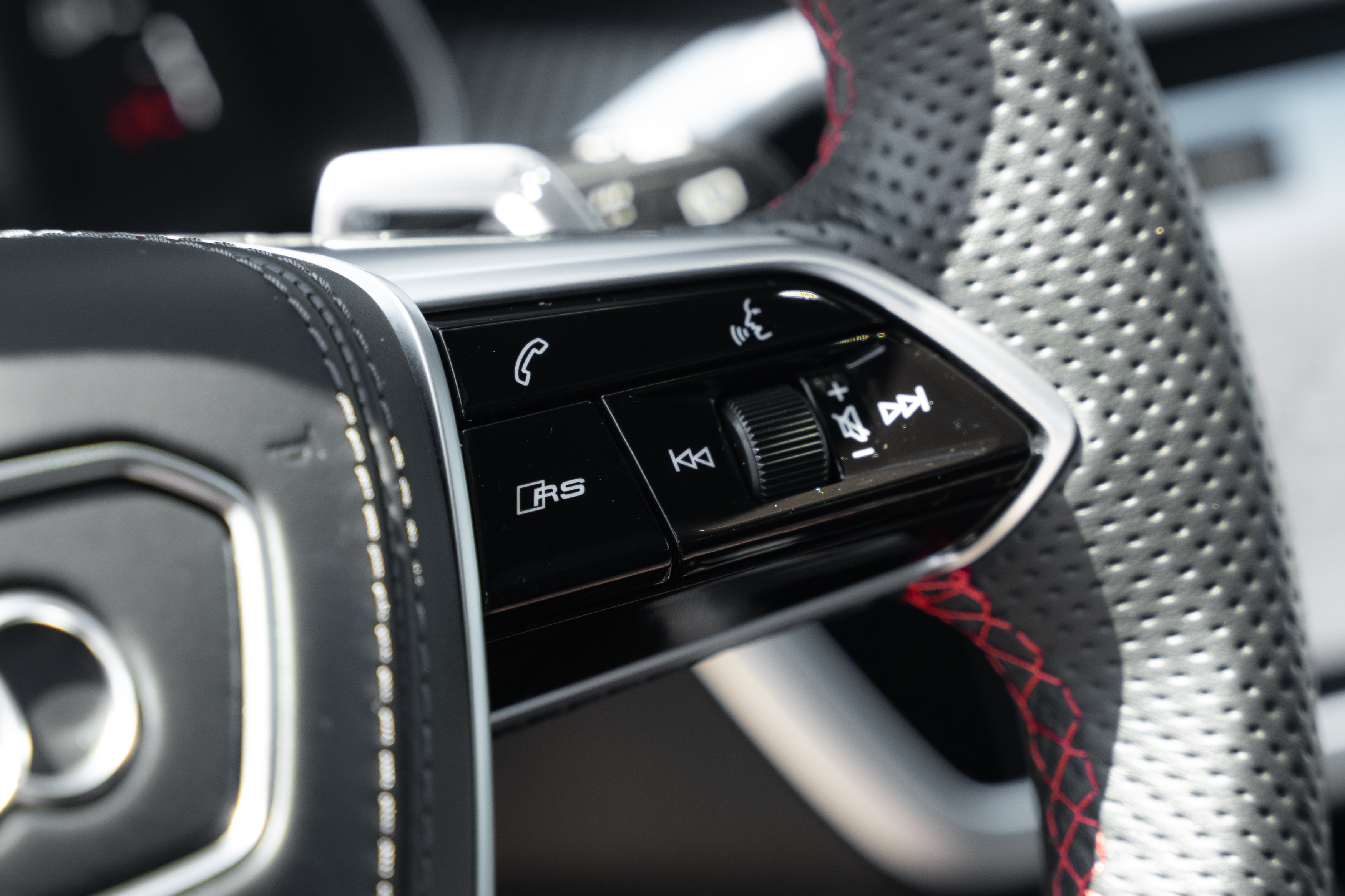 Certified 2025 Audi RS 6 performance AWD/4WD image 15