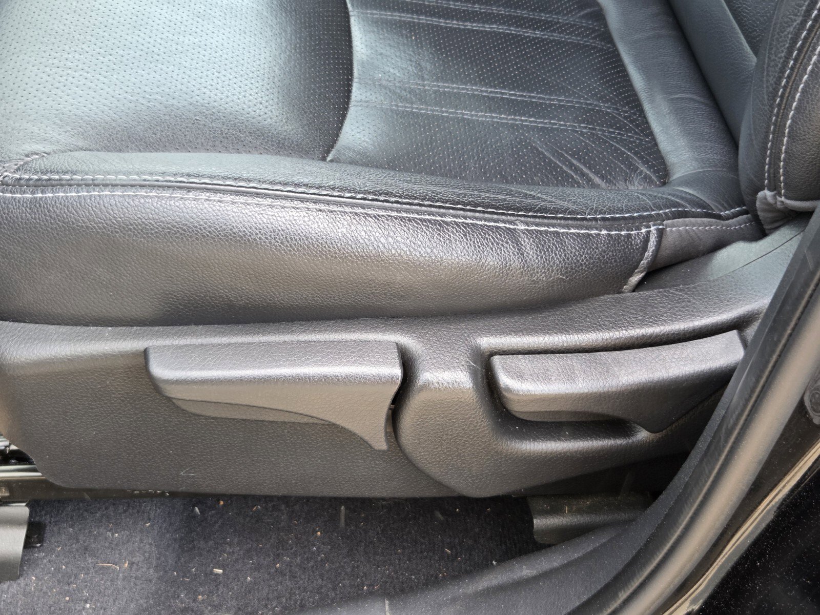 Used 2015 Kia Sorento LX image 12