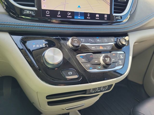Used 2021 Chrysler Pacifica Touring-L w/ Premium & Safety Sphere Group FWD image 25