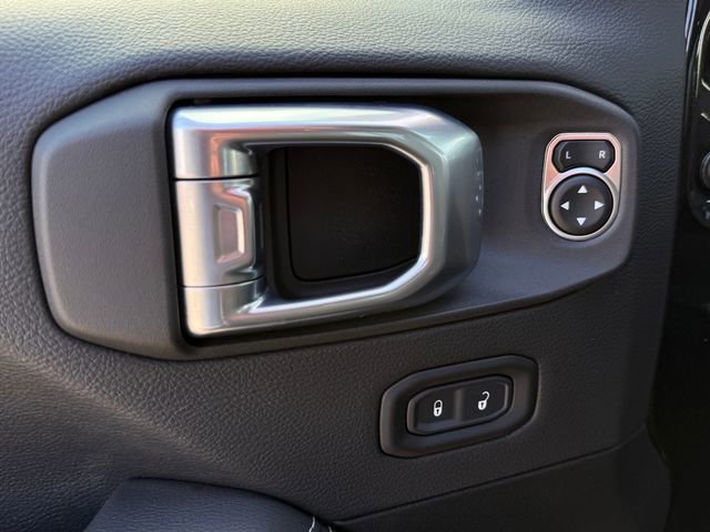 Used 2022 Jeep Wrangler Unlimited Sahara image 24