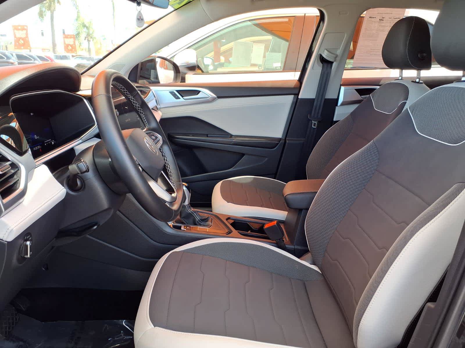 Used 2025 Volkswagen Taos SE FWD image 18