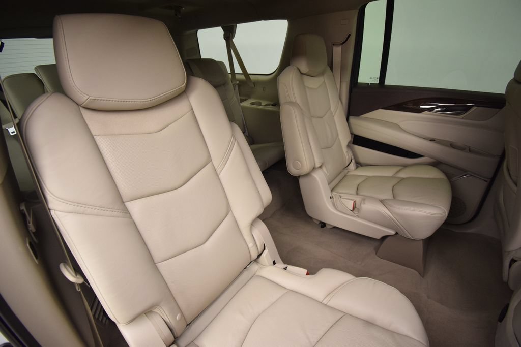 Used 2017 Cadillac Escalade ESV Luxury AWD/4WD image 26