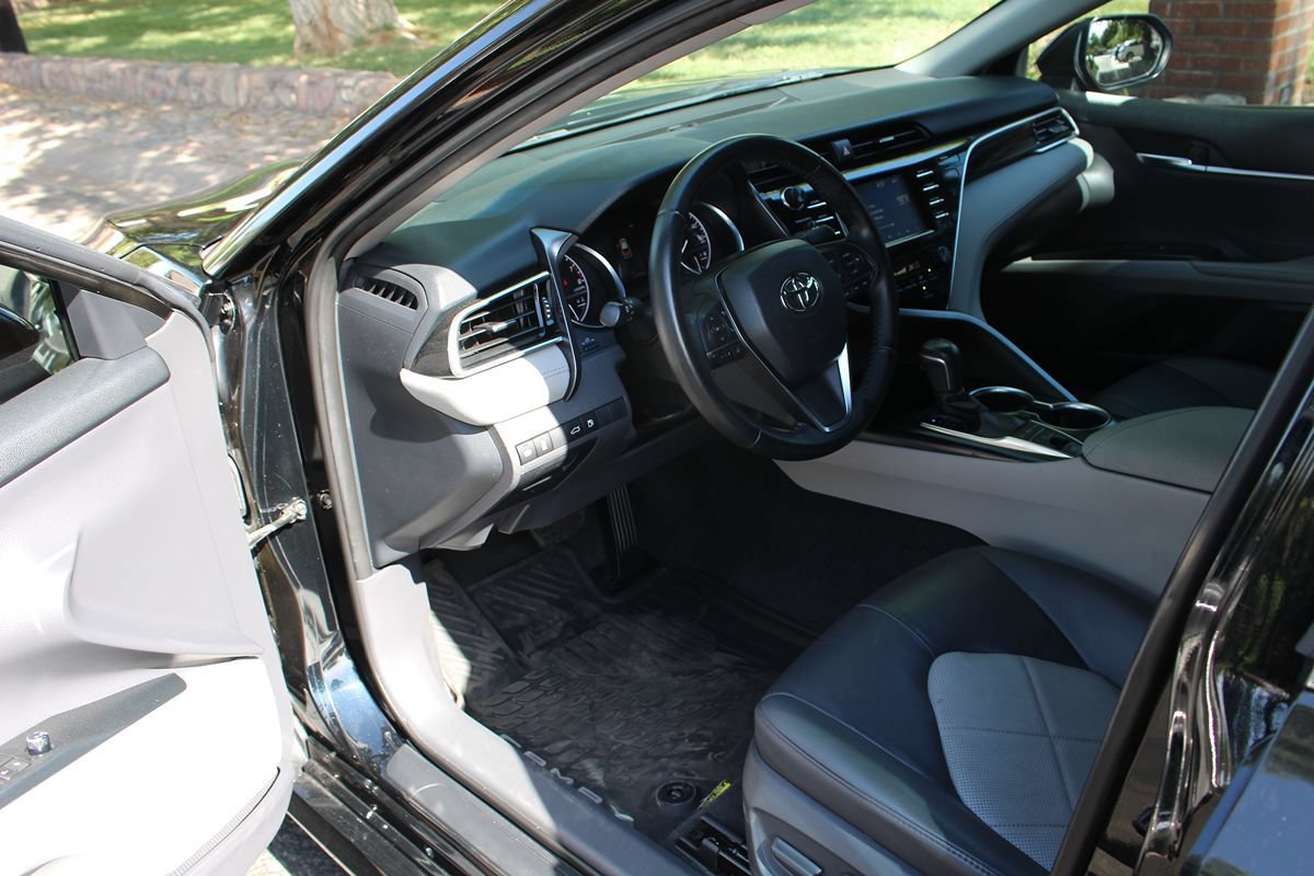 Used 2018 Toyota Camry XLE FWD image 7