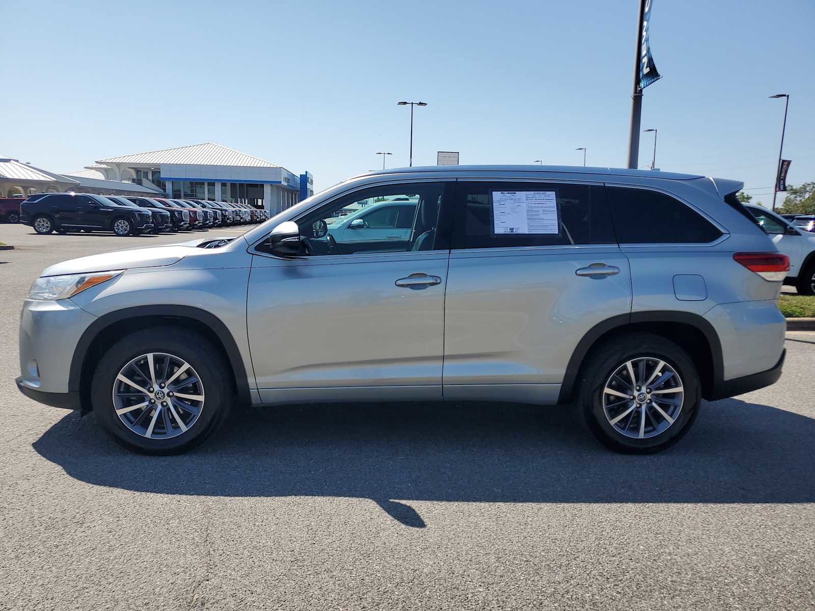 Used 2017 Toyota Highlander XLE image 2