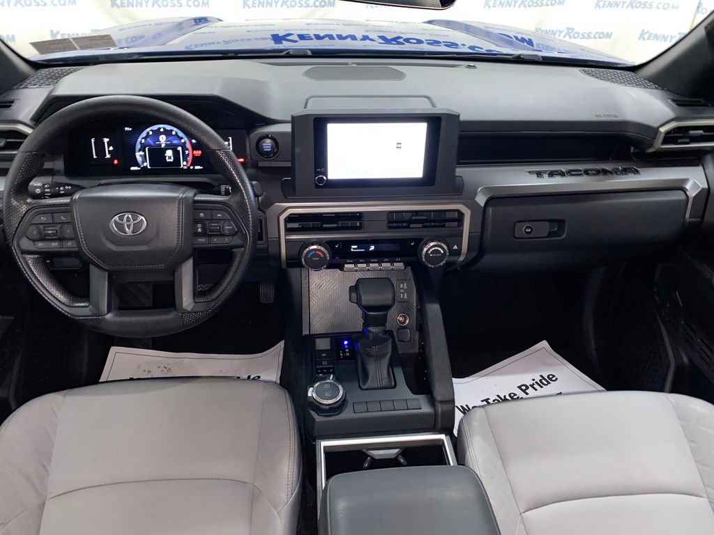 Used 2025 Toyota Tacoma SR5 AWD/4WD image 22
