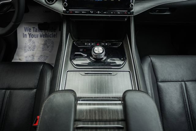 Used 2024 Jeep Wagoneer L Series II image 38