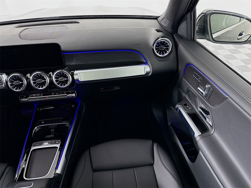 Used 2025 Mercedes-Benz GLB 250 4MATIC image 24