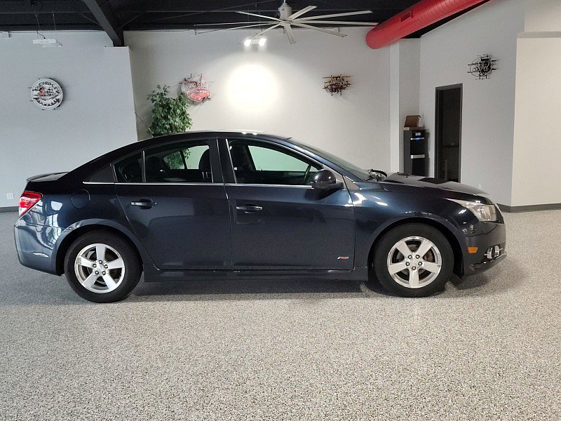 Used 2014 Chevrolet Cruze LT FWD image 2