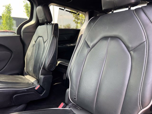 Used 2025 Chrysler Pacifica Limited FWD image 31