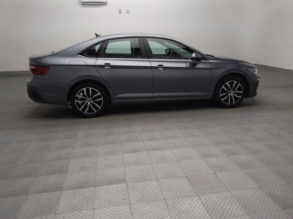 Used 2025 Volkswagen Jetta SE FWD image 10