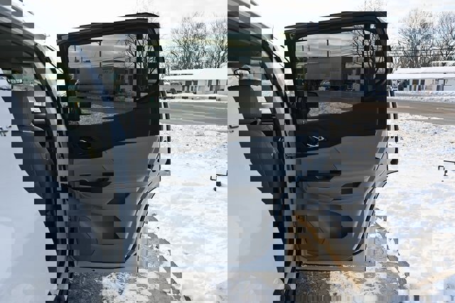 Used 2021 GMC Acadia SLT w/ Technology Package image 19