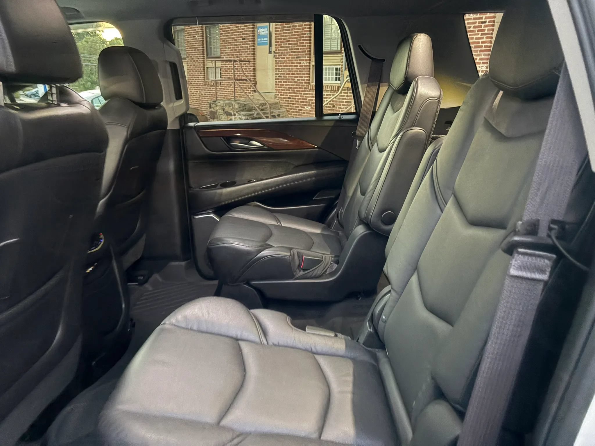 Used 2016 Cadillac Escalade Luxury AWD/4WD image 35