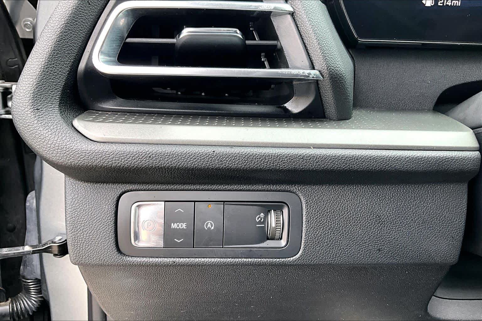 Used 2025 Chevrolet Traverse LT w/ Midnight/Sport Edition FWD image 36