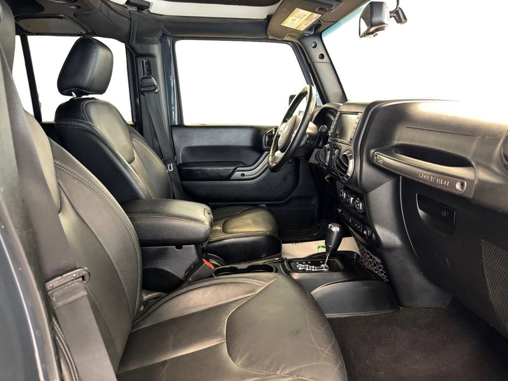 Used 2018 Jeep Wrangler Unlimited Sahara w/ Max Tow Package image 17