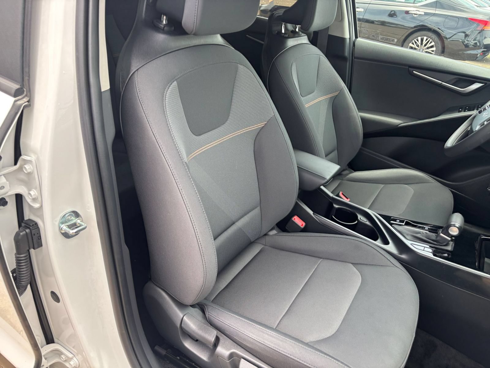 Used 2026 Kia Niro LX FWD image 34