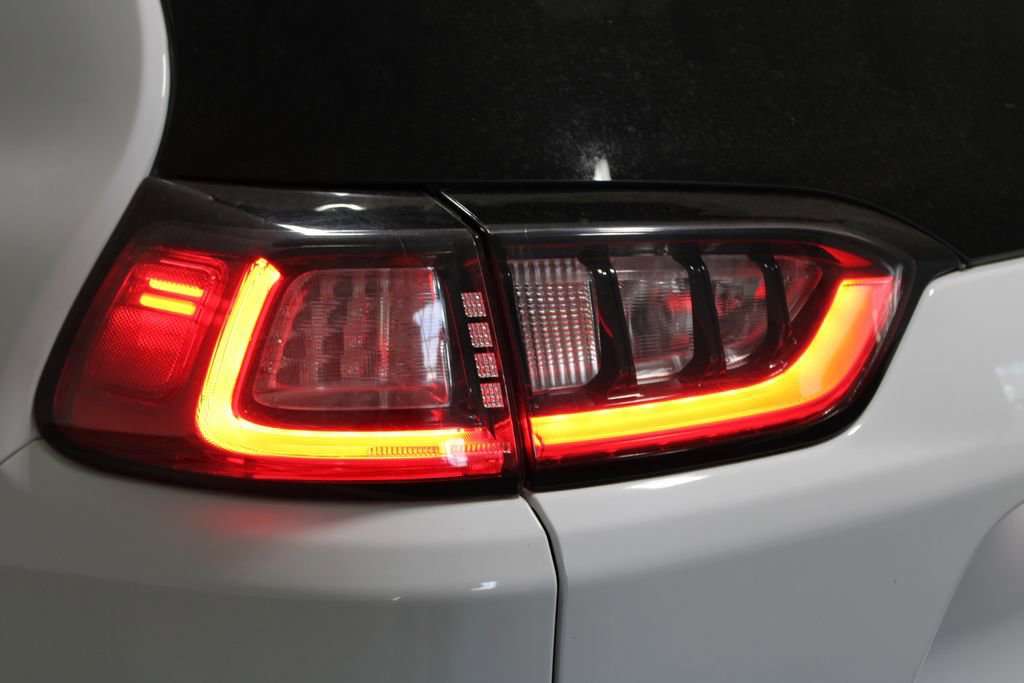 Used 2019 Jeep Cherokee Latitude Plus w/ Comfort/Convenience Group image 48