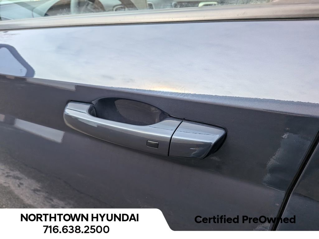 Used 2023 Hyundai Venue Limited image 36