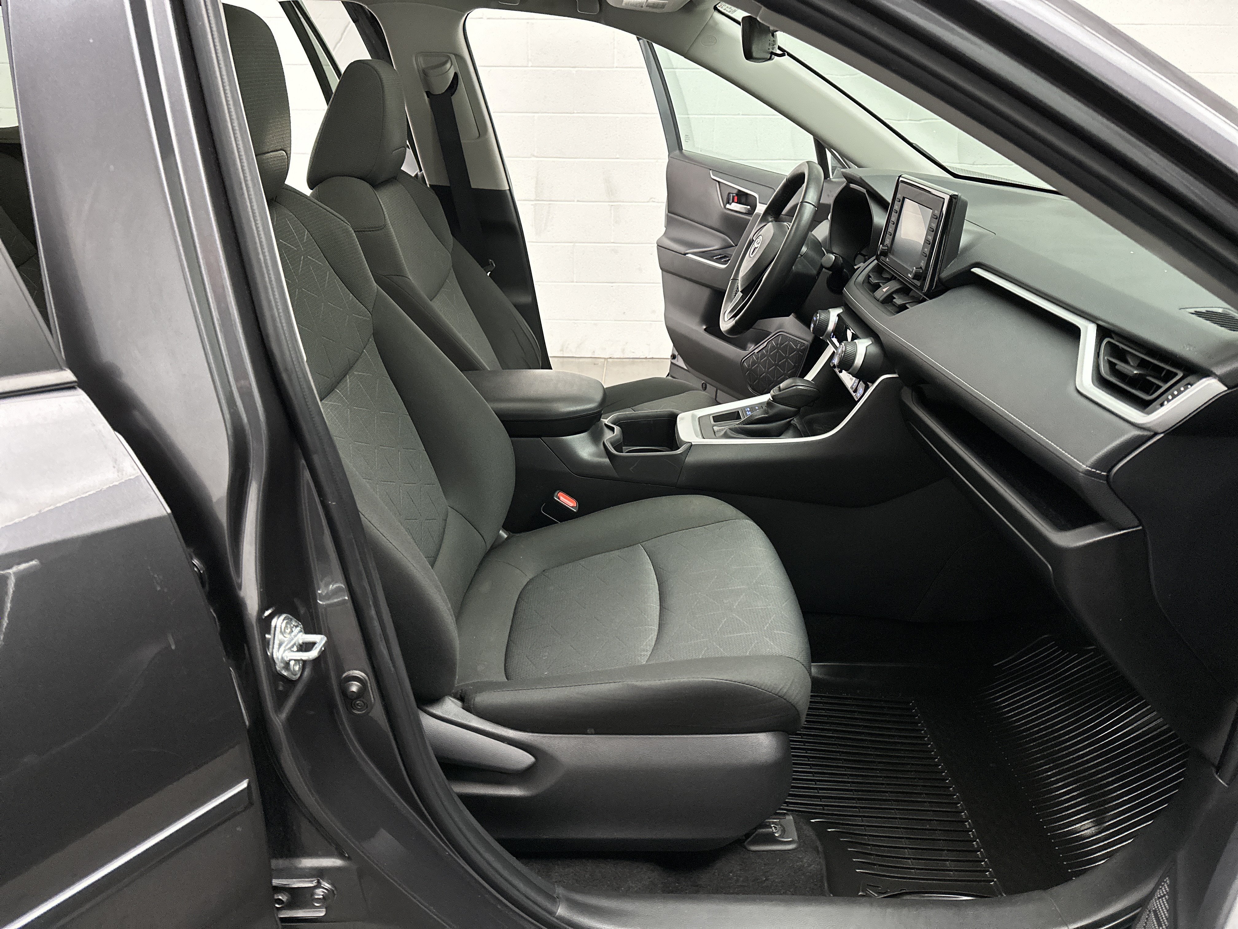 Used 2022 Toyota RAV4 XLE w/ Convenience Package AWD/4WD image 22