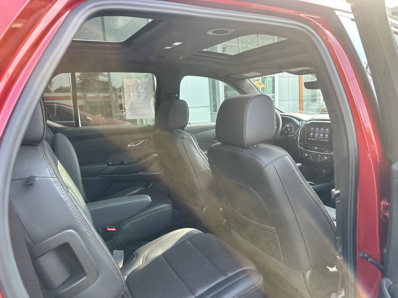 Used 2023 Chevrolet Traverse High Country FWD image 31