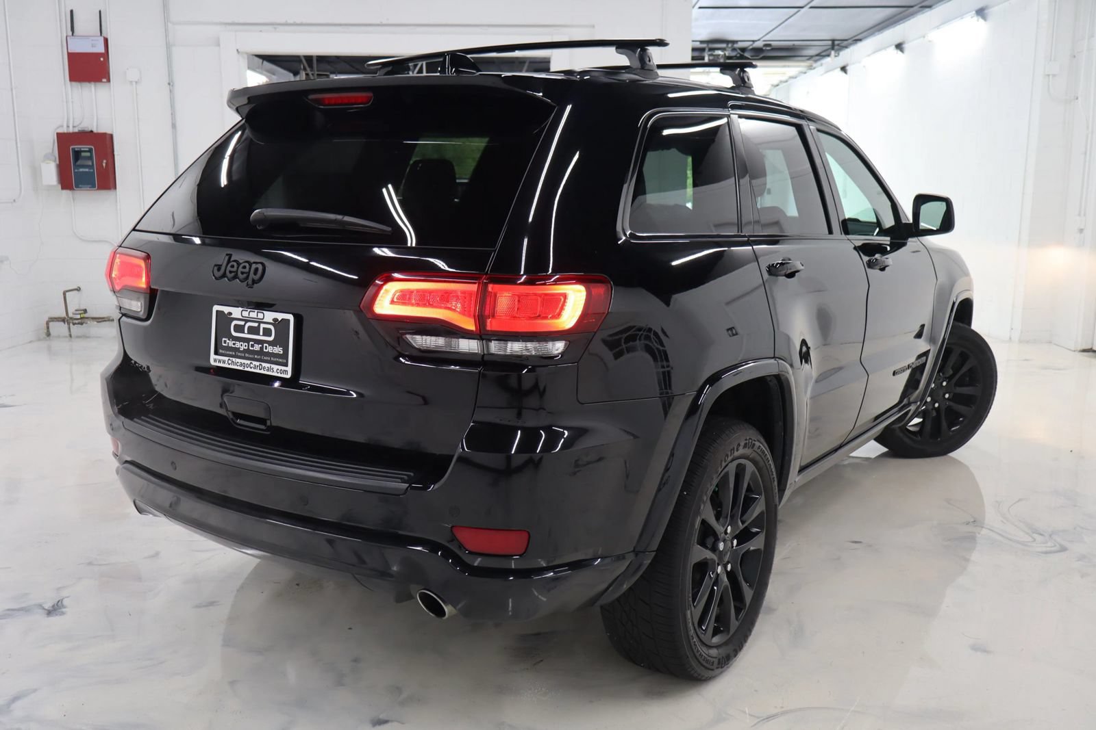 Used 2019 Jeep Grand Cherokee Altitude AWD/4WD image 9