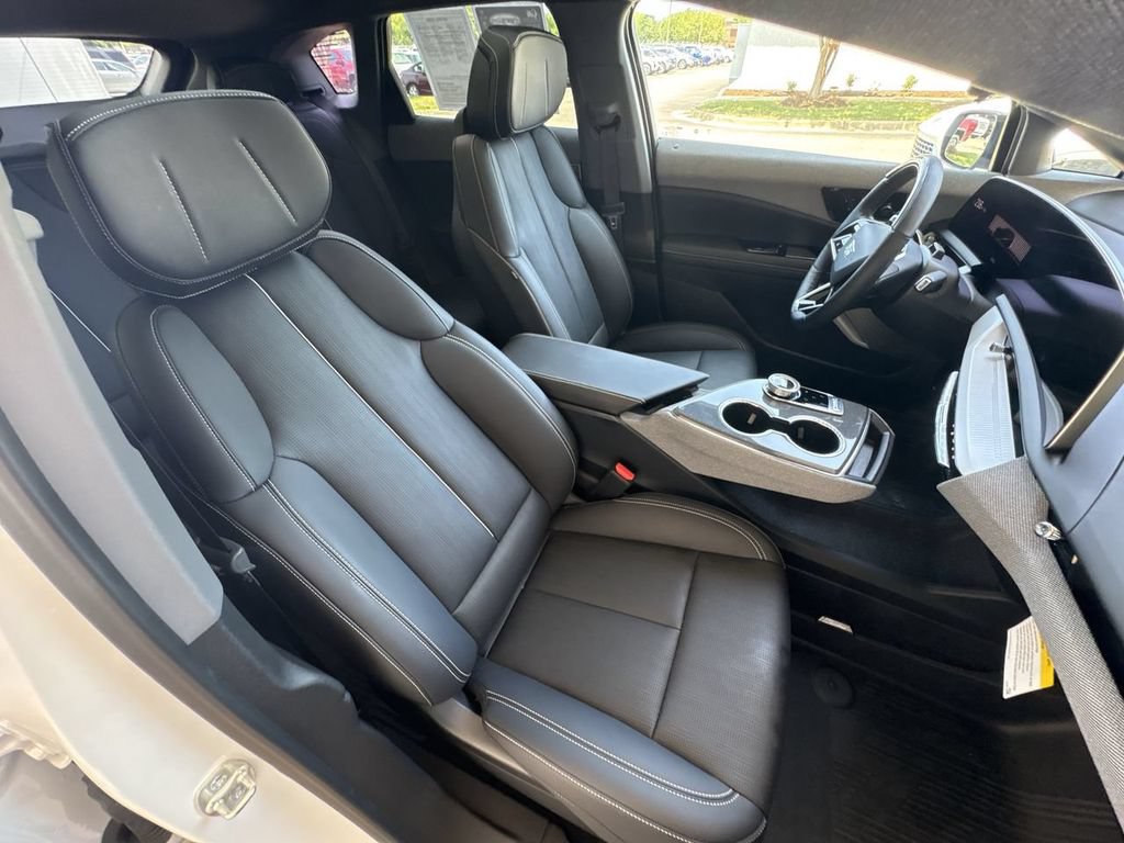 Certified 2025 Cadillac Optiq Luxury 2 w/ LPO, Floor Liner Package AWD/4WD image 28