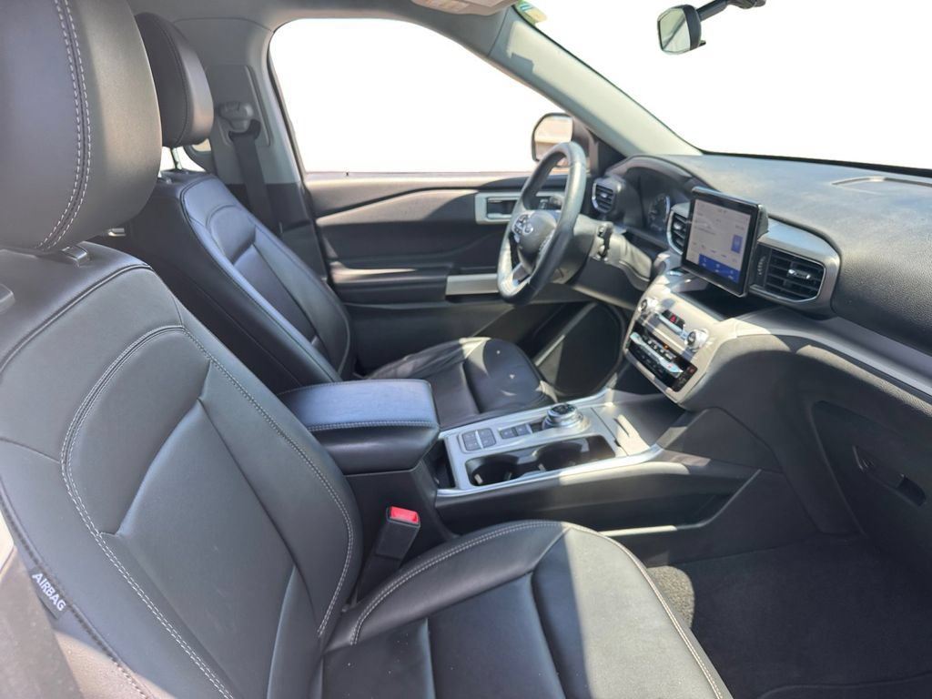 Certified 2023 Ford Explorer XLT w/ Equipment Group 202A RWD image 18