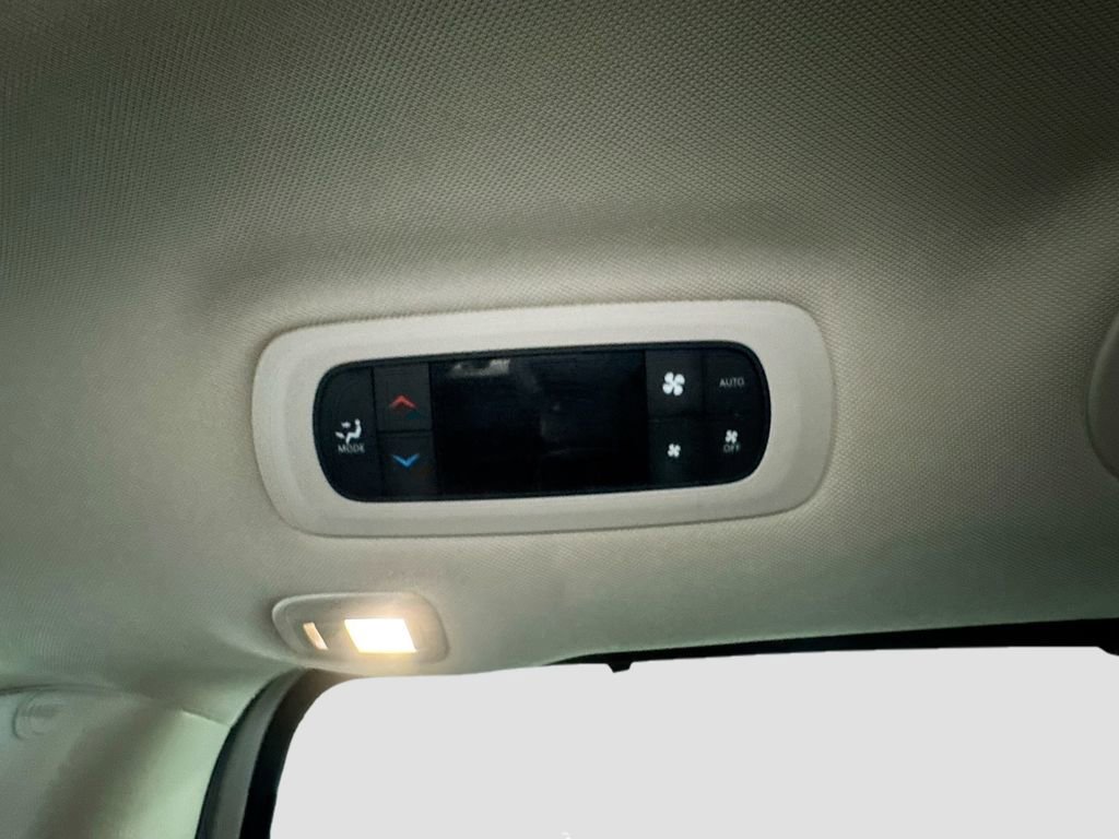 Used 2023 Chrysler Pacifica Limited image 21