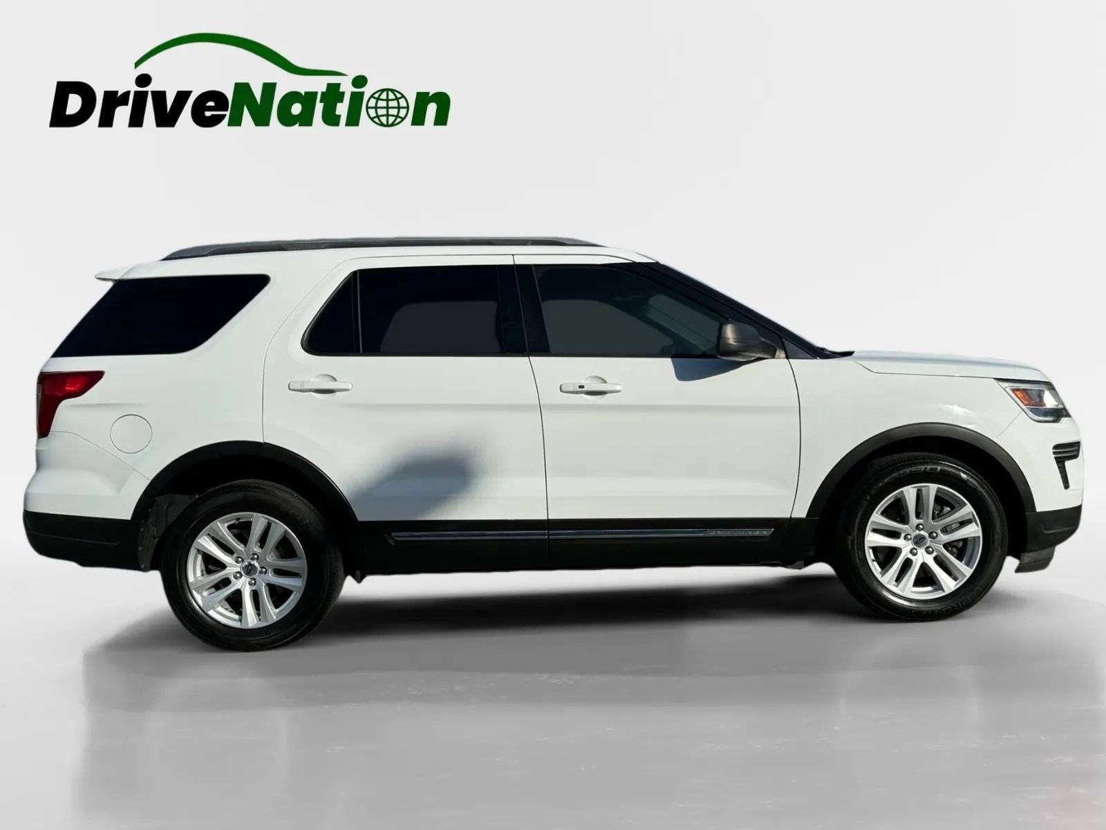 Used 2018 Ford Explorer XLT AWD/4WD image 4