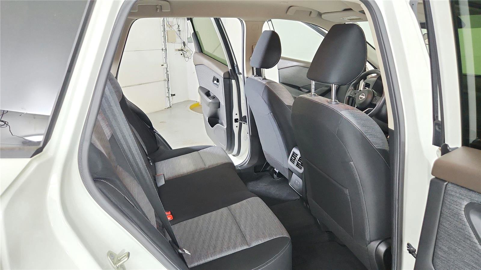 Used 2023 Nissan Rogue SV FWD image 19
