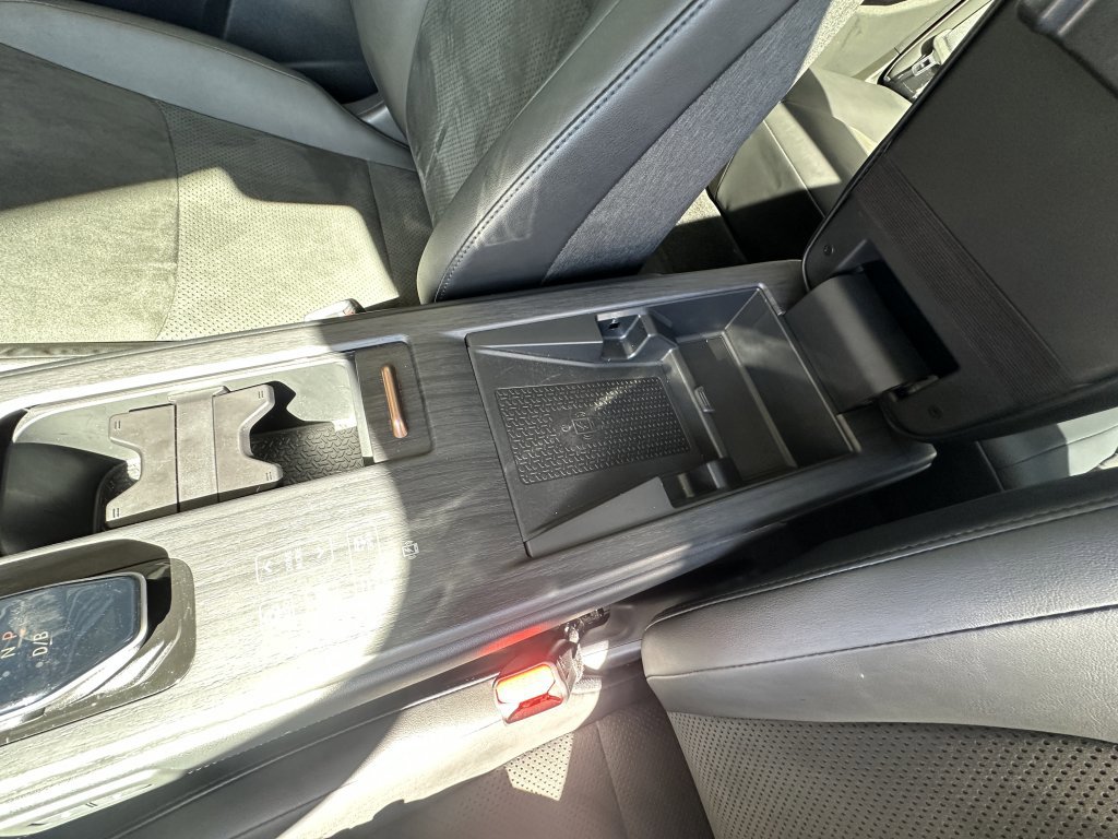 Used 2023 Nissan Ariya FWD image 33