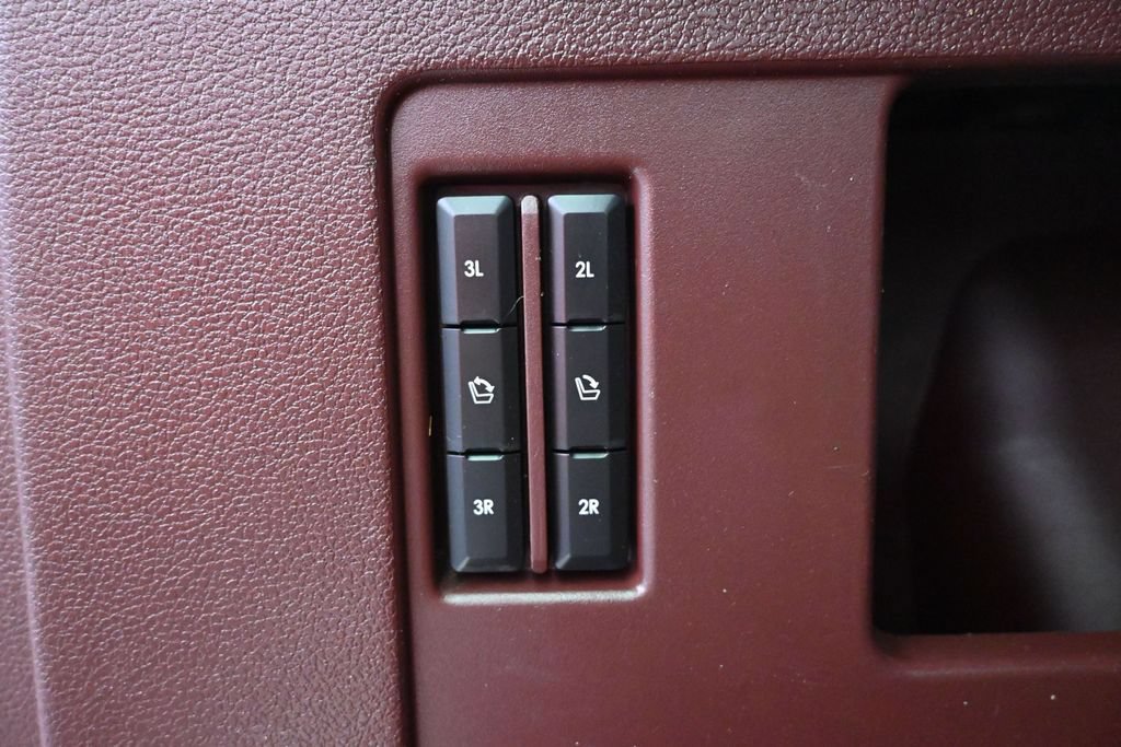 Used 2020 Lincoln Navigator L Black Label w/ Cargo Convenience Package AWD/4WD image 29