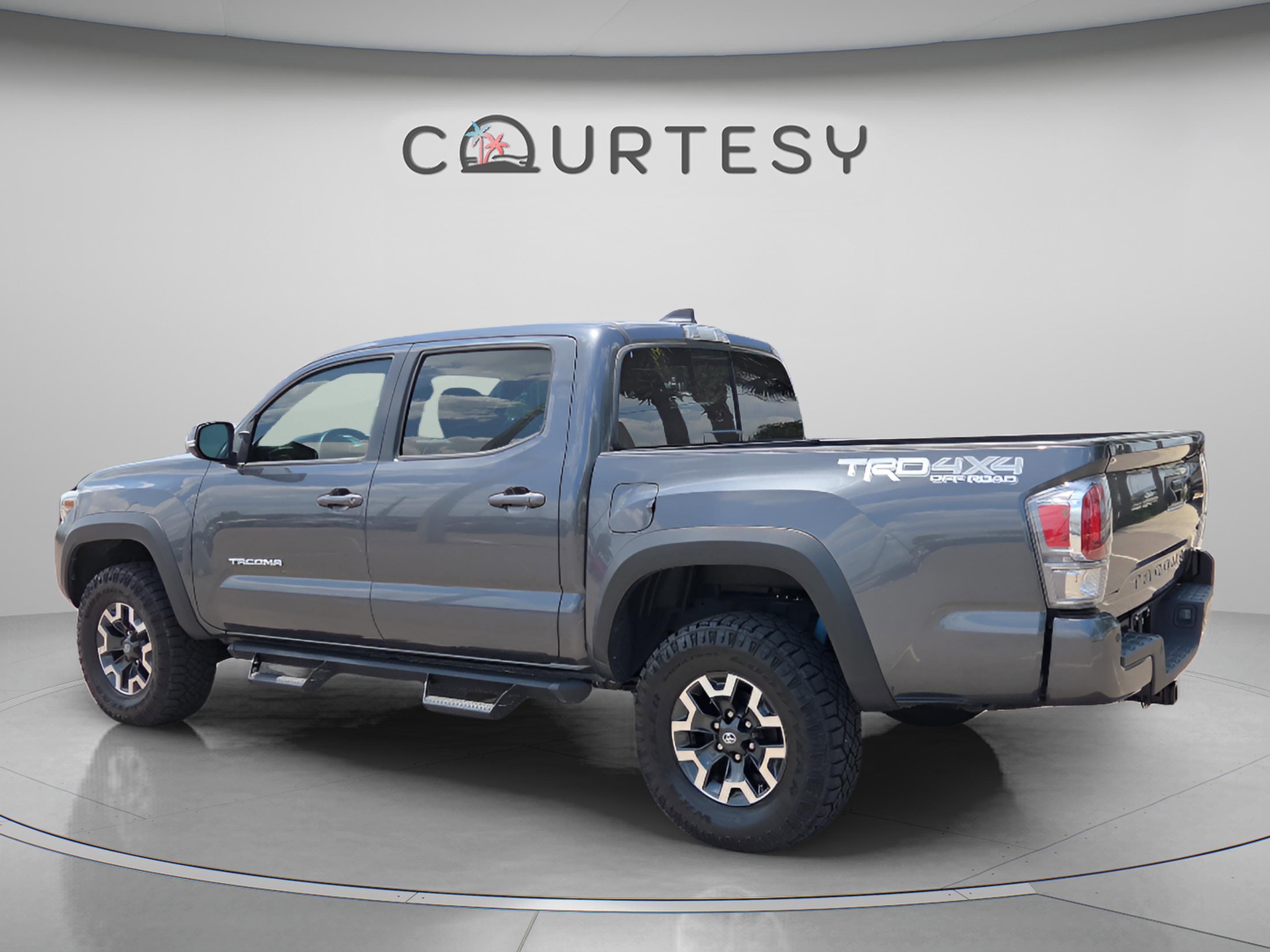 Certified 2023 Toyota Tacoma TRD Off-Road w/ Technology Package AWD/4WD image 3