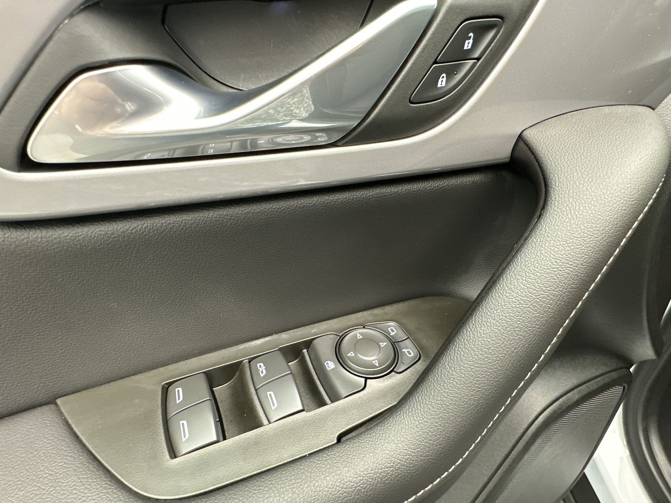 Certified 2025 Chevrolet Blazer LT w/ Convenience Package image 20