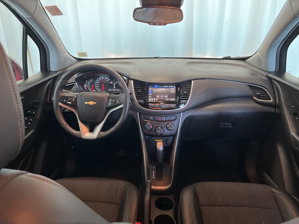 Used 2022 Chevrolet Trax LT w/ LT Convenience Package image 9