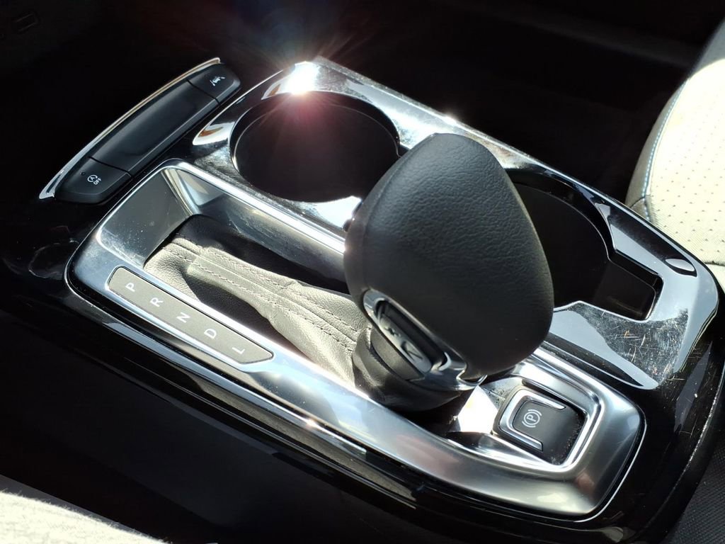 Used 2025 Chevrolet Trax LT image 19