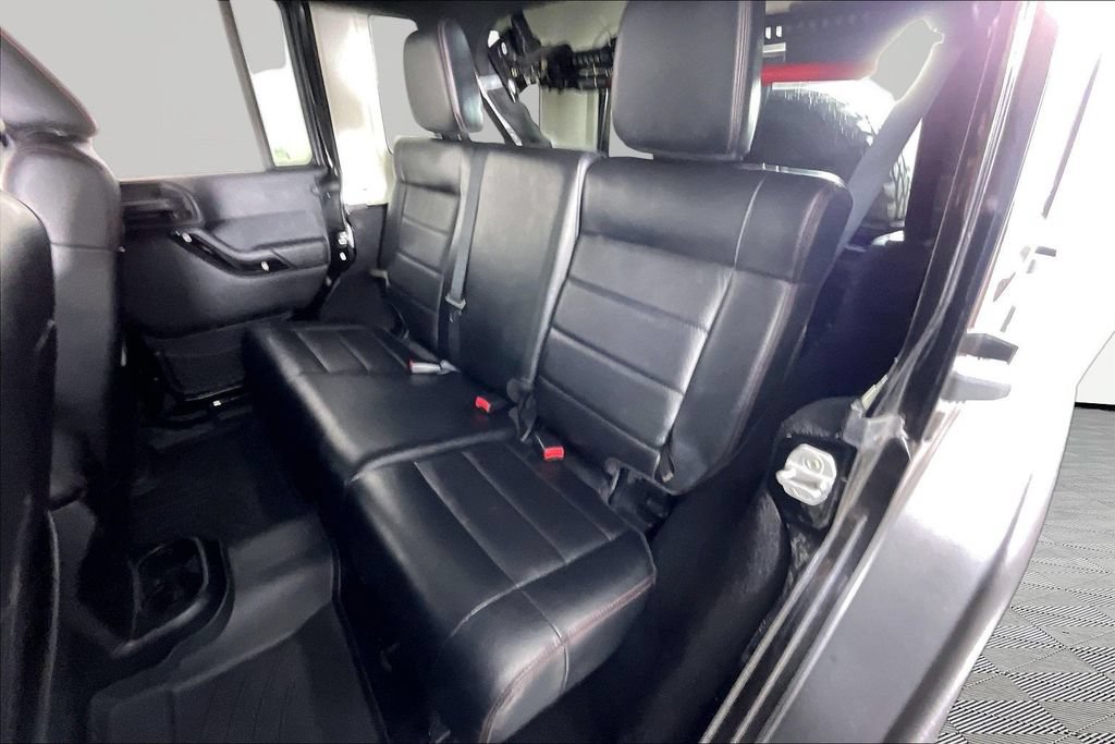Used 2012 Jeep Wrangler Unlimited Sahara AWD/4WD image 19