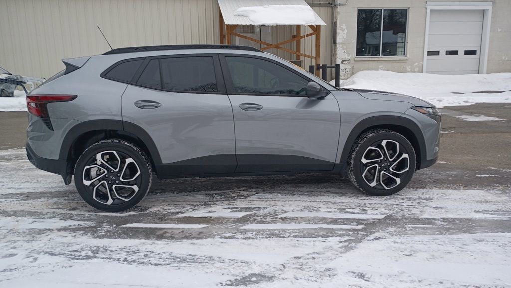 Used 2025 Chevrolet Trax RS w/ Driver Confidence Package image 8