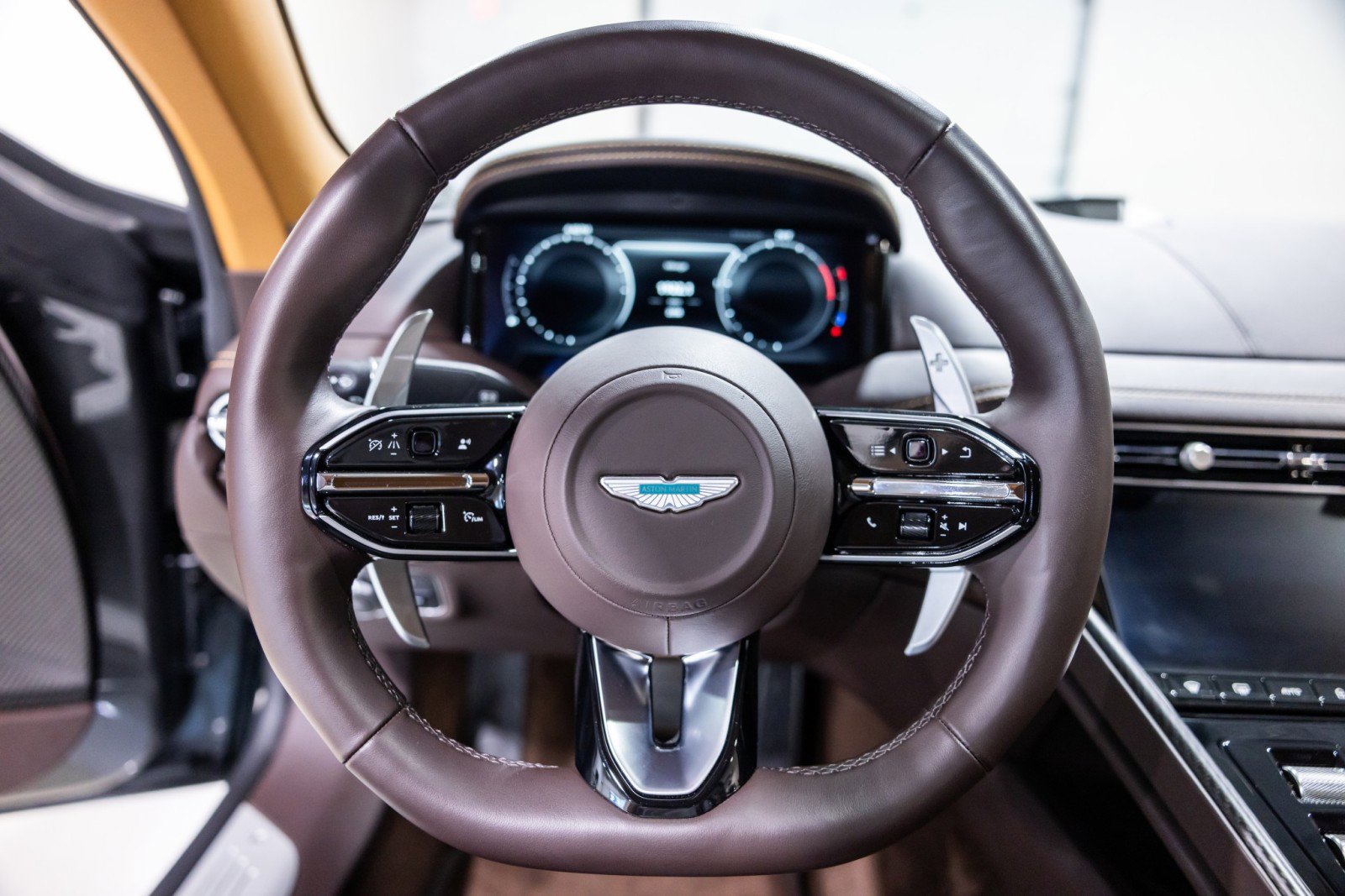 Used 2024 Aston Martin DB12 Coupe image 40