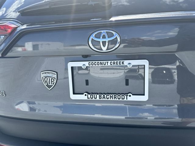 Used 2022 Toyota RAV4 LE image 14